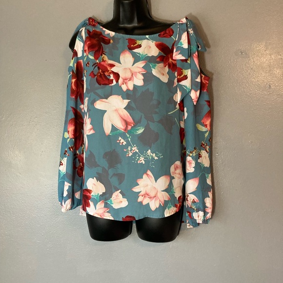 belle sky Tops - Belle & Sky Bule Floral Open Shoulder blouse